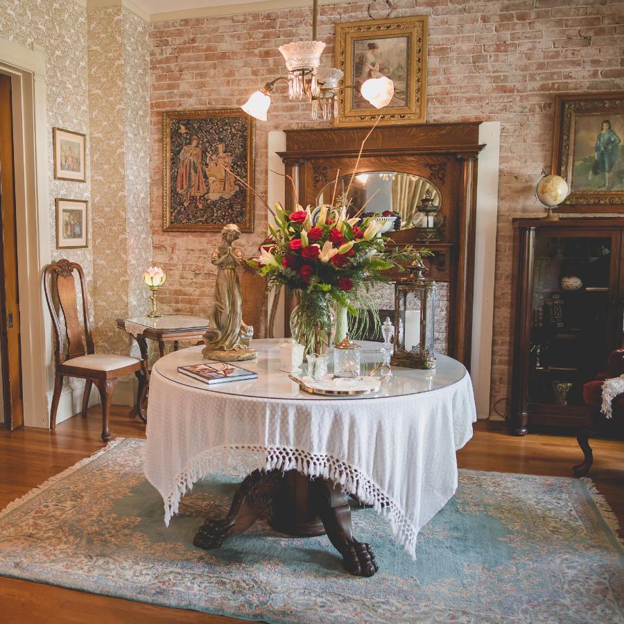 Grand Victorian Manor & Cottage Буунвил Екстериор снимка