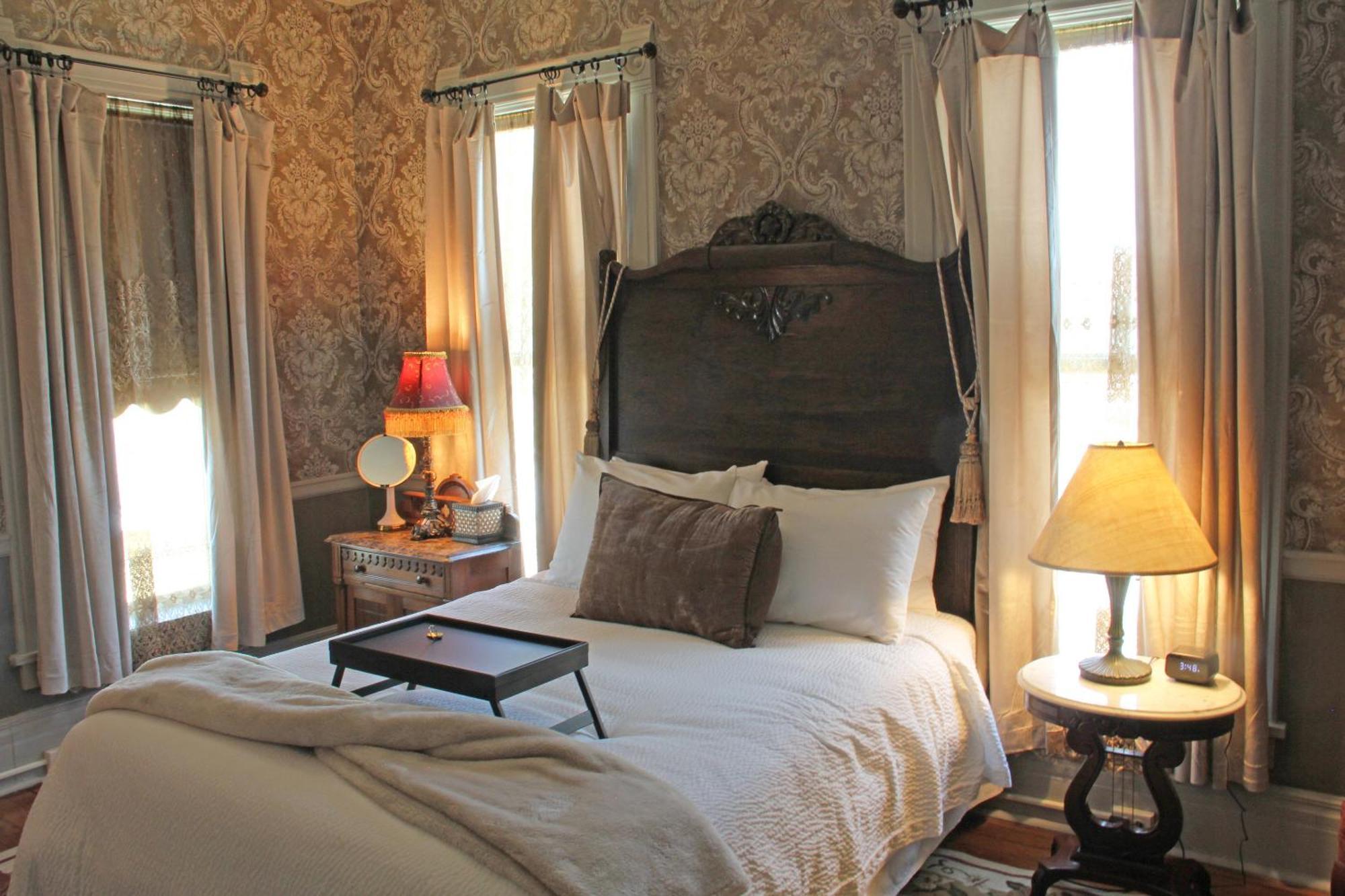 Grand Victorian Manor & Cottage Буунвил Екстериор снимка